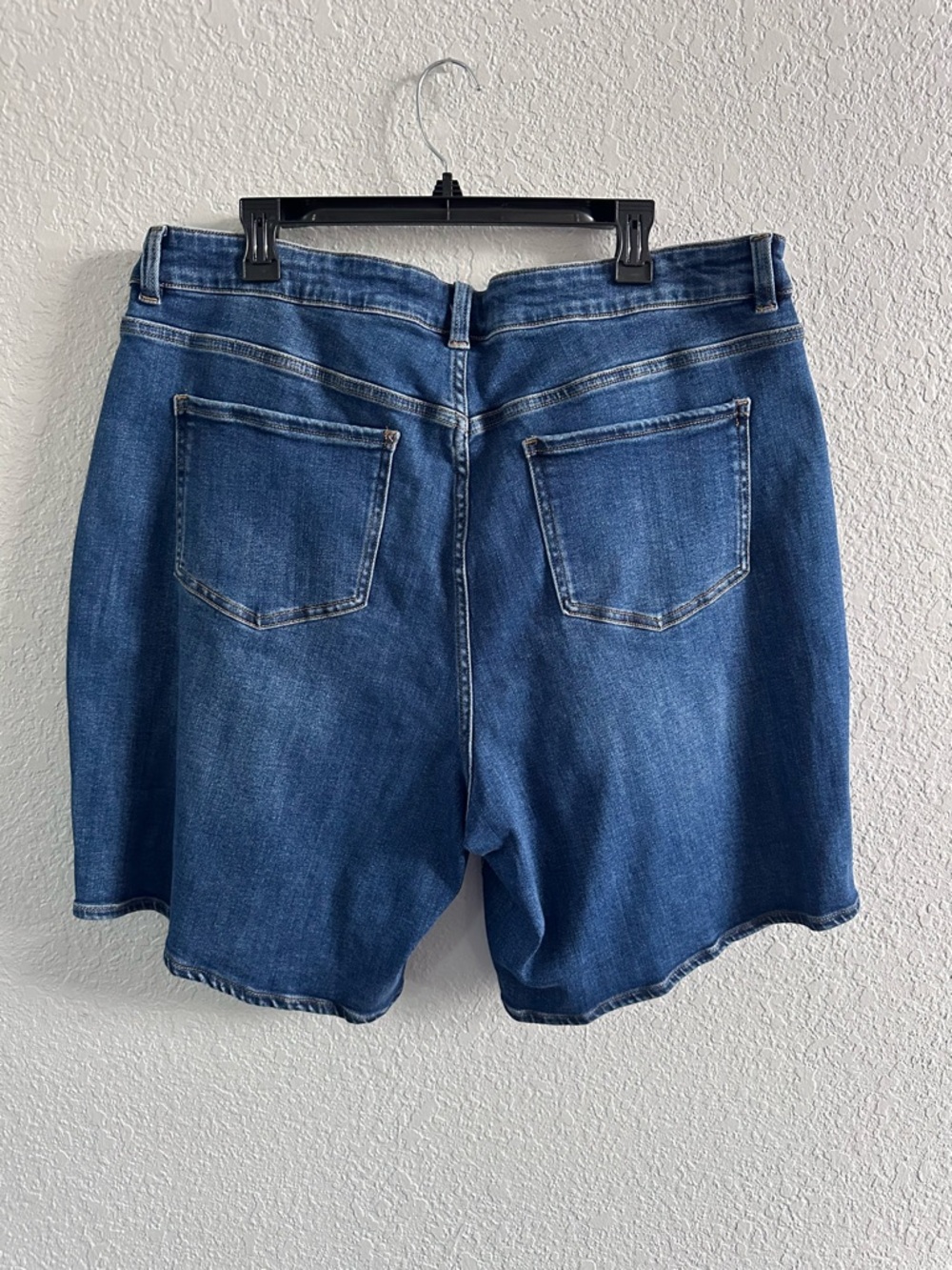 Universal Standard Lou Denim Shorts Union City Blue Size 18 NWT Stretch Plus - Picture 5 of 11